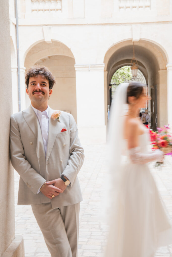 Baptiste découvre Joséphine le jour de leur mariage à Uzès, dans le Gard